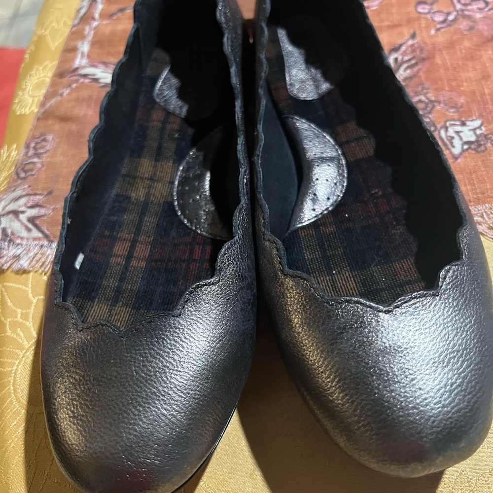 Born bronze ballet flats.  Leather with scalloped edge.  These are a size 10